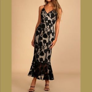 Lulus black floral lace trumpet dress size XS
